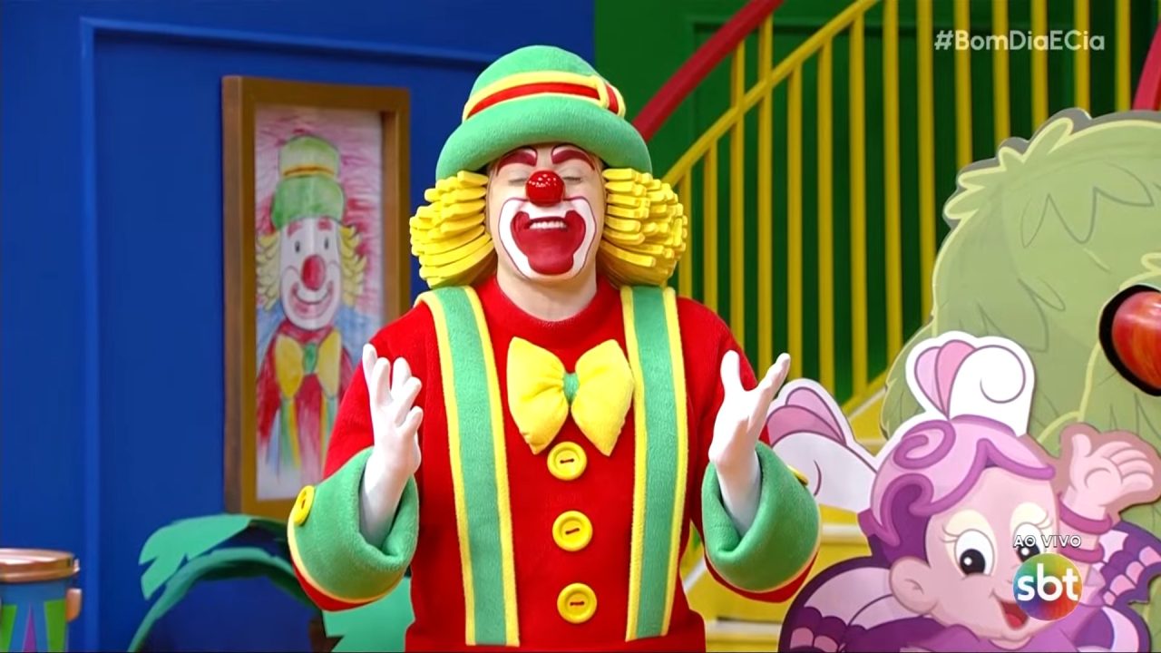 Foto do palhaço Patatá no Bom dia & Cia, programa do SBT
