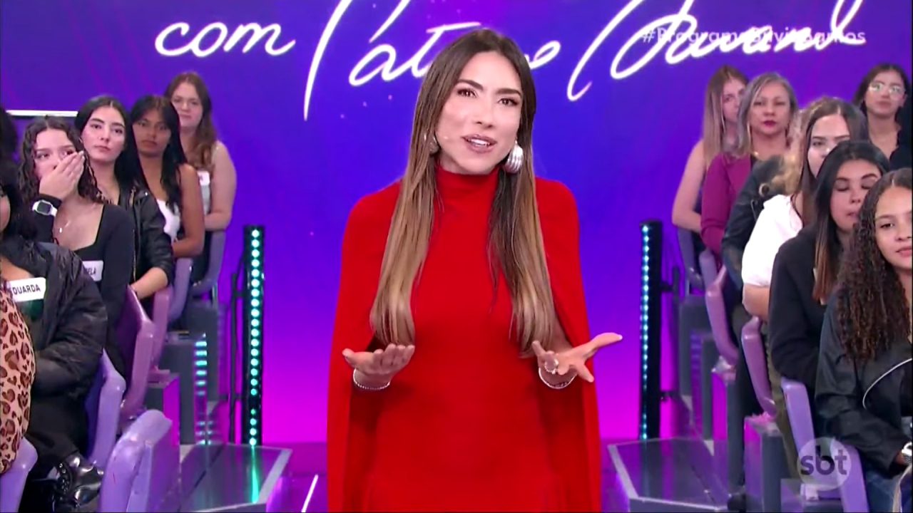 Foto de Patricia Abravanel apresentando o Programa Silvio Santos