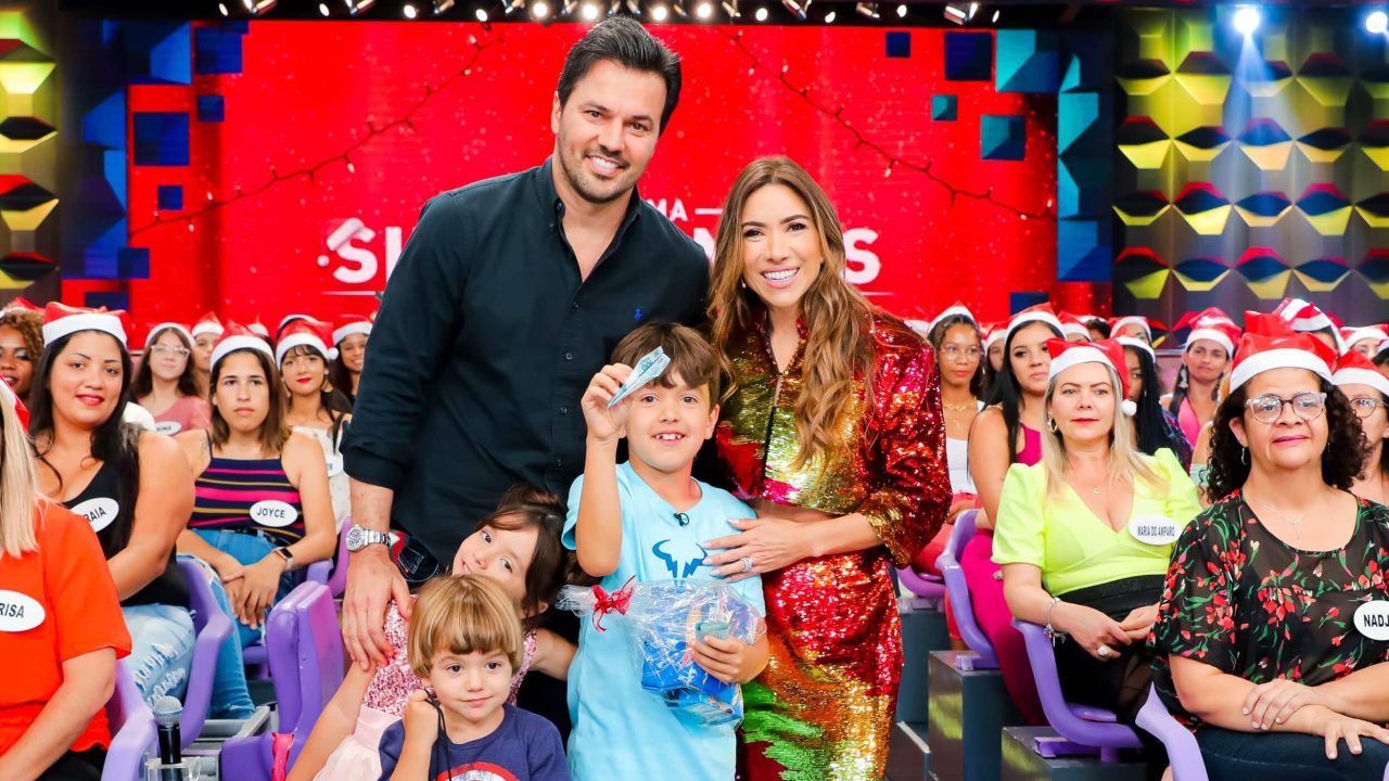 Foto de Patricia Abravanel, Fábio Faria e seus filhos