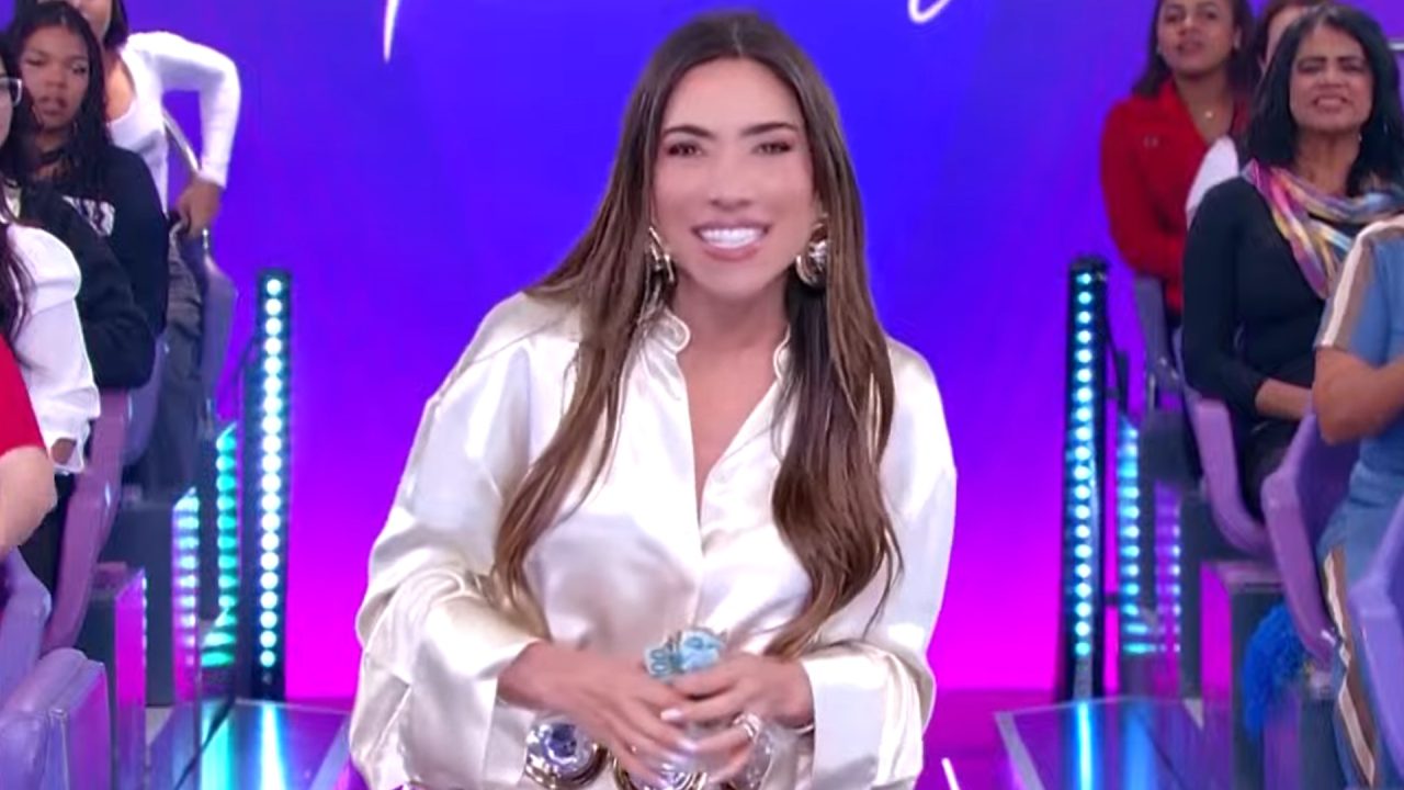 Foto de Patricia Abravanel apresentando o Programa Silvio Santos