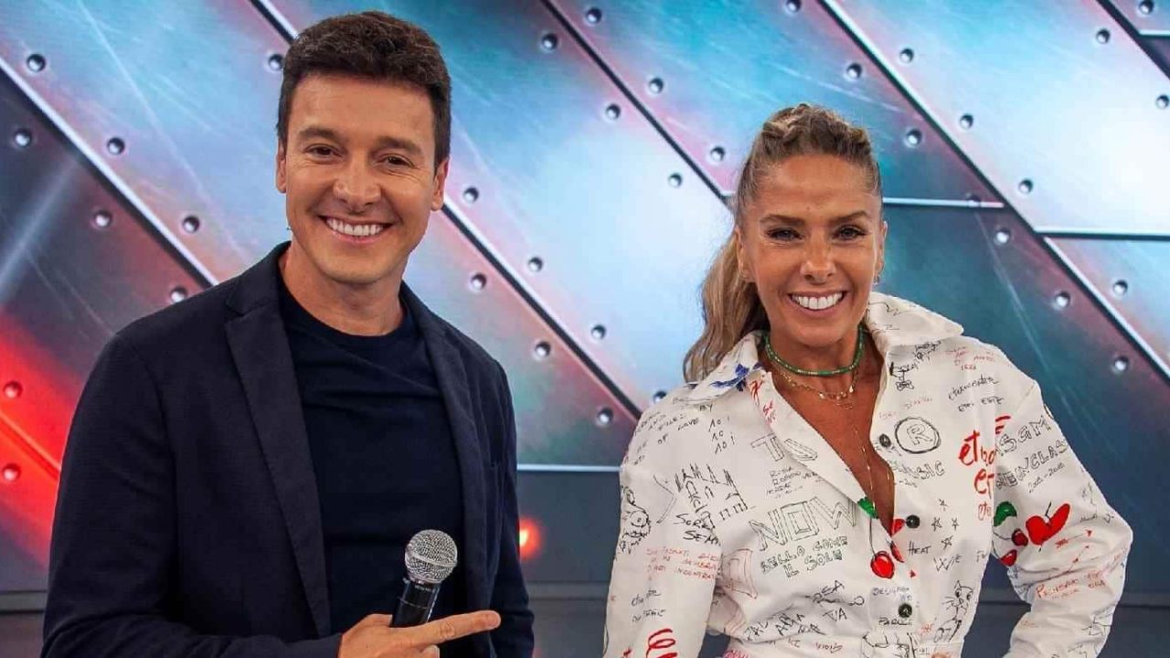 Funcionários da Record torcem para Adriane Galisteu ficar de vez no lugar de Rodrigo Faro (foto: Divulgação/Record)