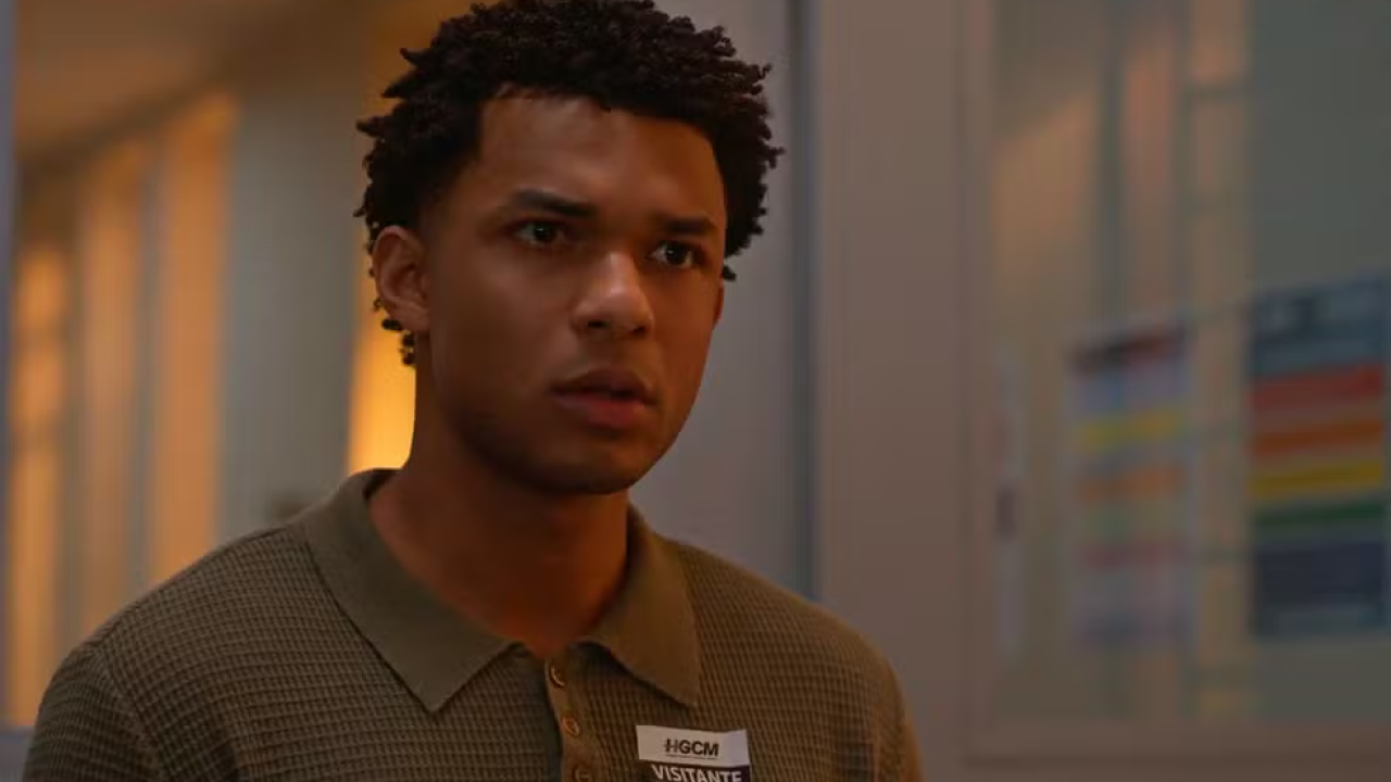 Samuel flagra Tânia no quarto de Ricardo em Dona de Mim