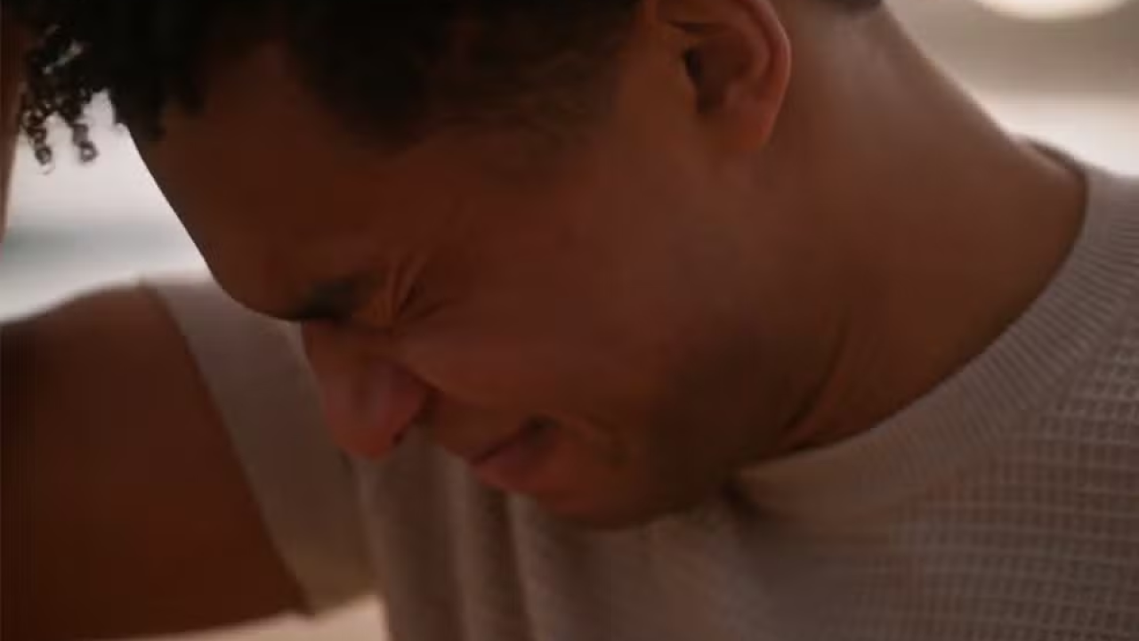 Samuel se afunda em seus problemas emocionais em Dona de Mim