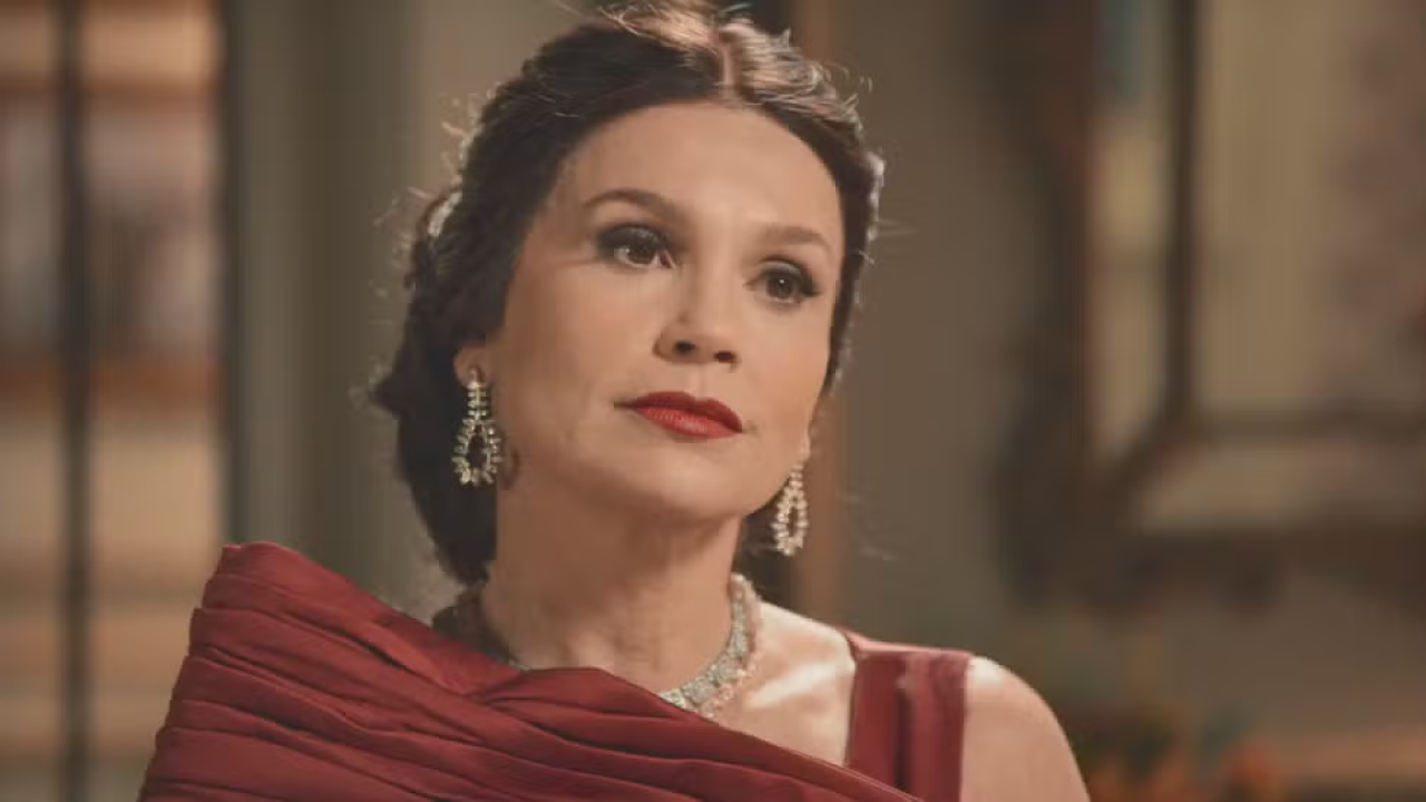 Sandra passa mal e Túlio vem socorrê-la em Êta Mundo Melhor!