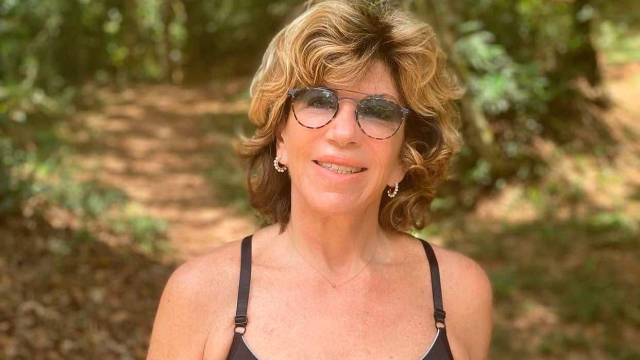 Foto de Silvia Poppovic no parque comemorando a vida após a bariátrica