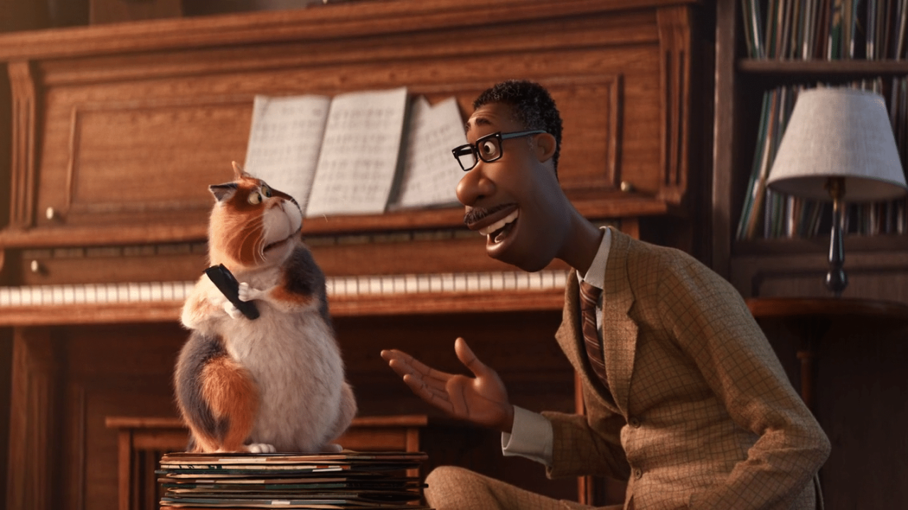 Joe Gardner e seu gato, mas esse quadro é muito mais divertido quando visto na cena inteira. (Foto: Reprodução/Disney)