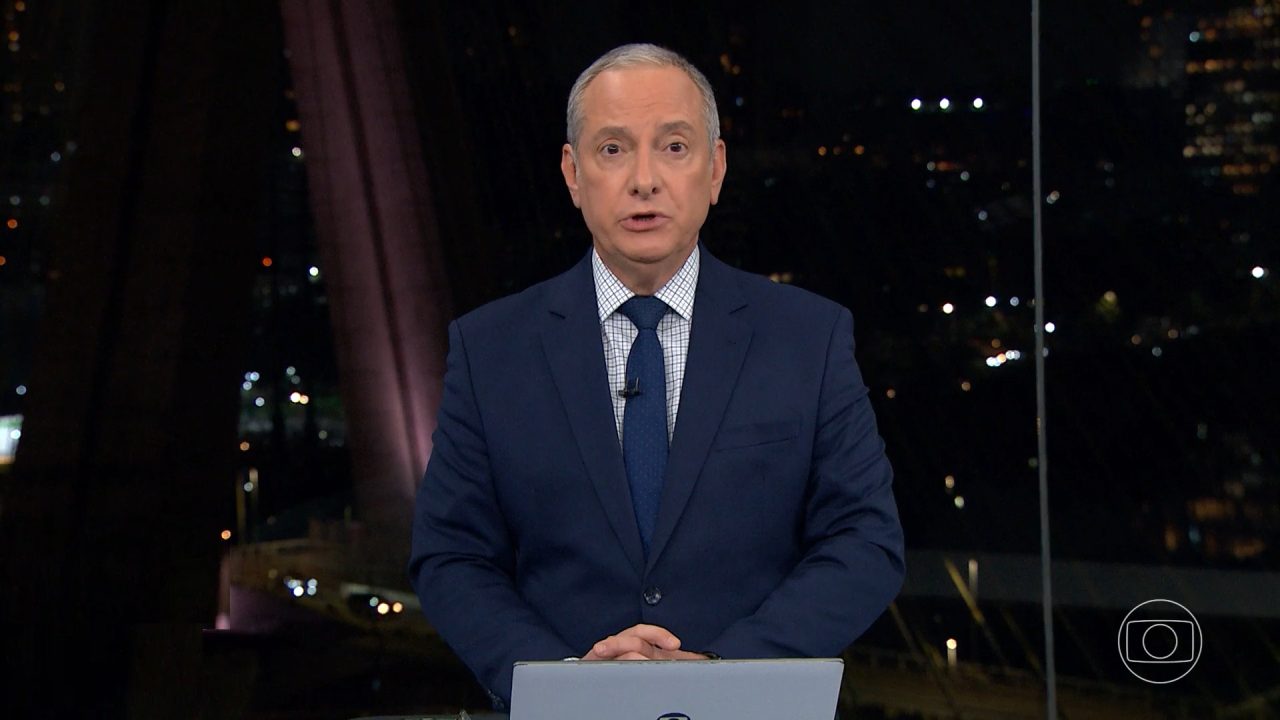 Foto do apresentador José Roberto Burnier no comando do SP2