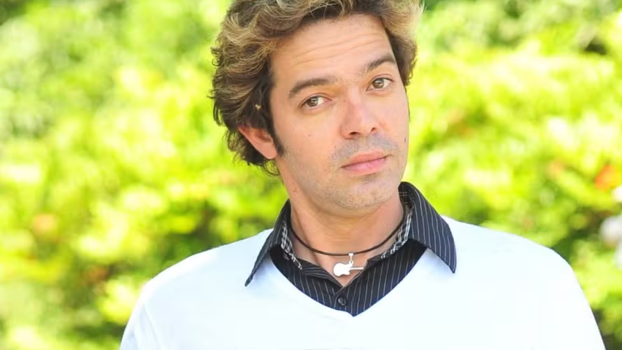 Tom Bastos chega para arruinar o relacionamento de Agrado com João Raul em Coração Acelerado