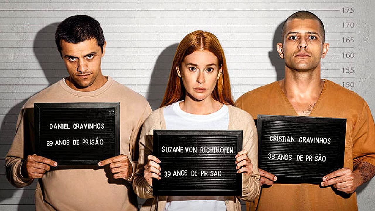 Atores caracterizados como Suzane von Richthofen e os irmãos Cravinhos em foto promocional da série Tremembé