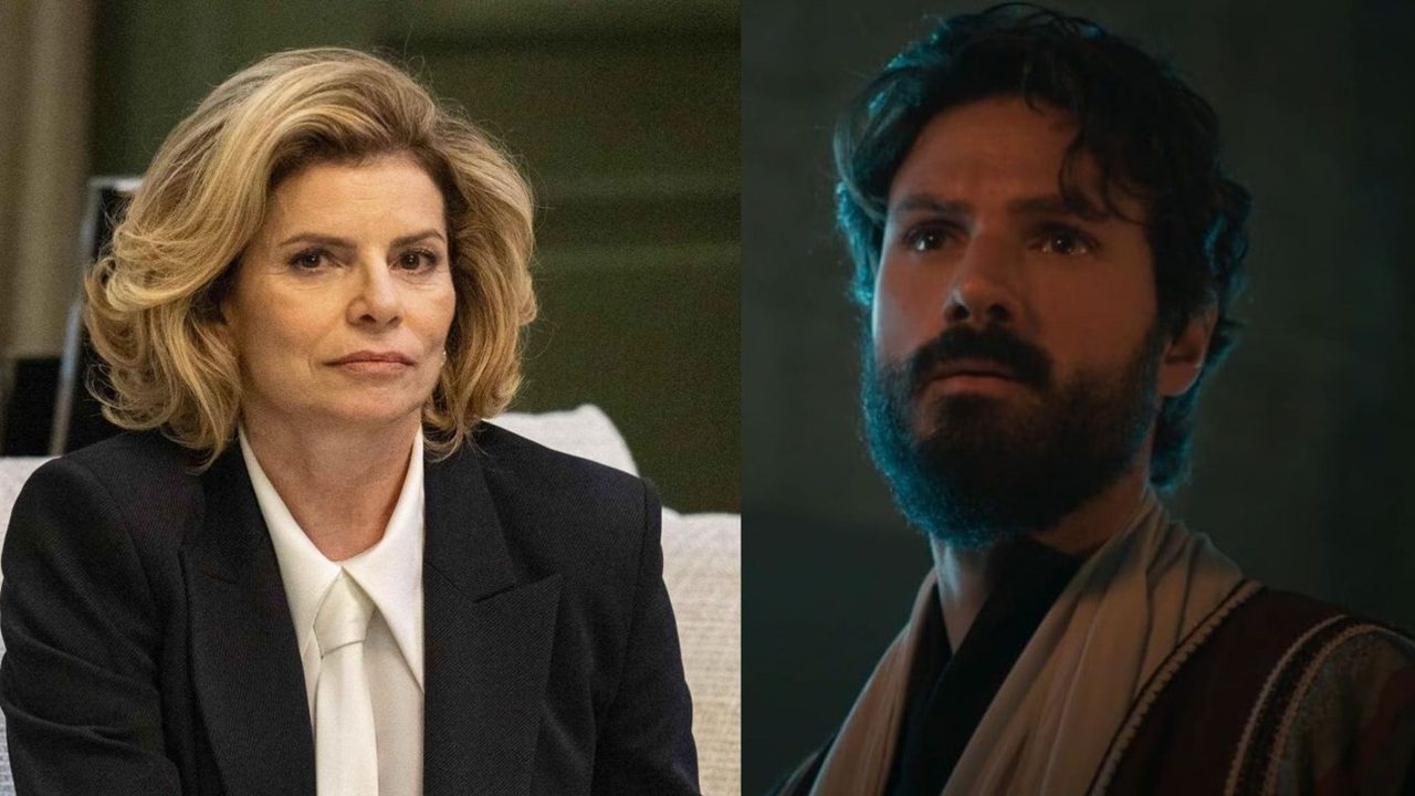 Imagem dividida em duas partes com retratos de personagens em contextos distintos. À esquerda, uma mulher madura aparece sentada em ambiente interno, usando blazer escuro e camisa clara, com expressão séria e postura formal, em um cenário sóbrio e bem iluminado. À direita, um homem barbado surge em ambiente escuro, com iluminação dramática azulada, vestindo roupas que remetem a um figurino histórico ou religioso, olhando para cima com expressão tensa ou reflexiva. A composição sugere contraste entre dois universos narrativos.