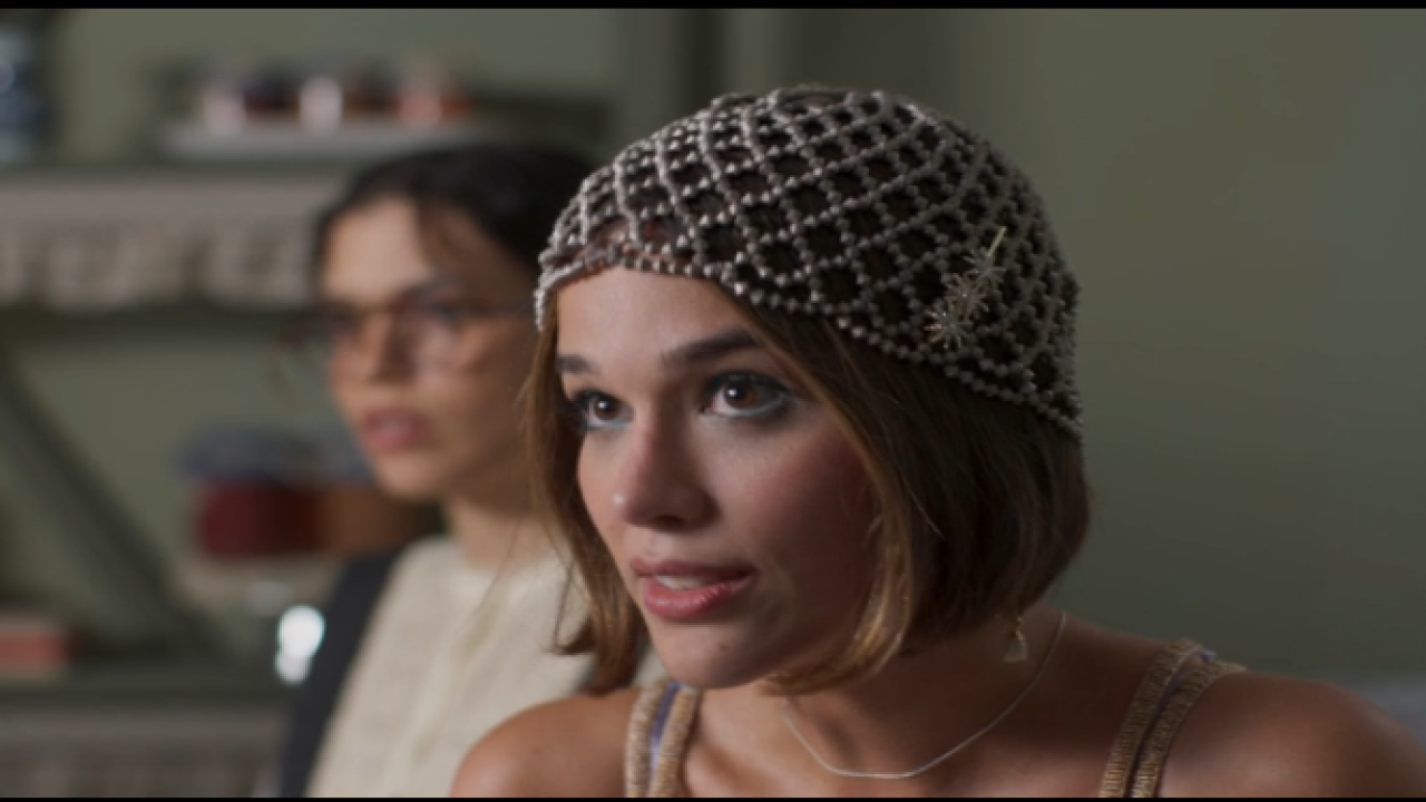 Virgínia tenta expulsar Alika e sua família do baile do Grêmio em A Nobreza do Amor