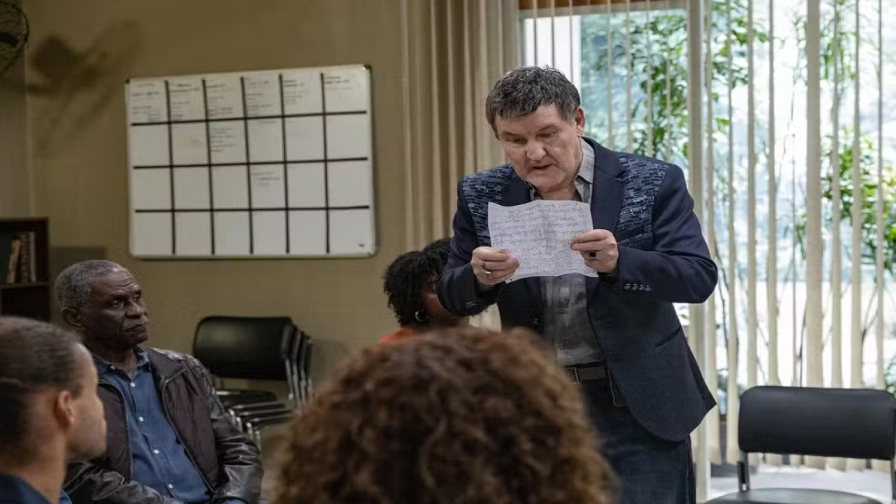 Walmir assume perante o grupo que é um jogador compulsivo em Coração Acelerado