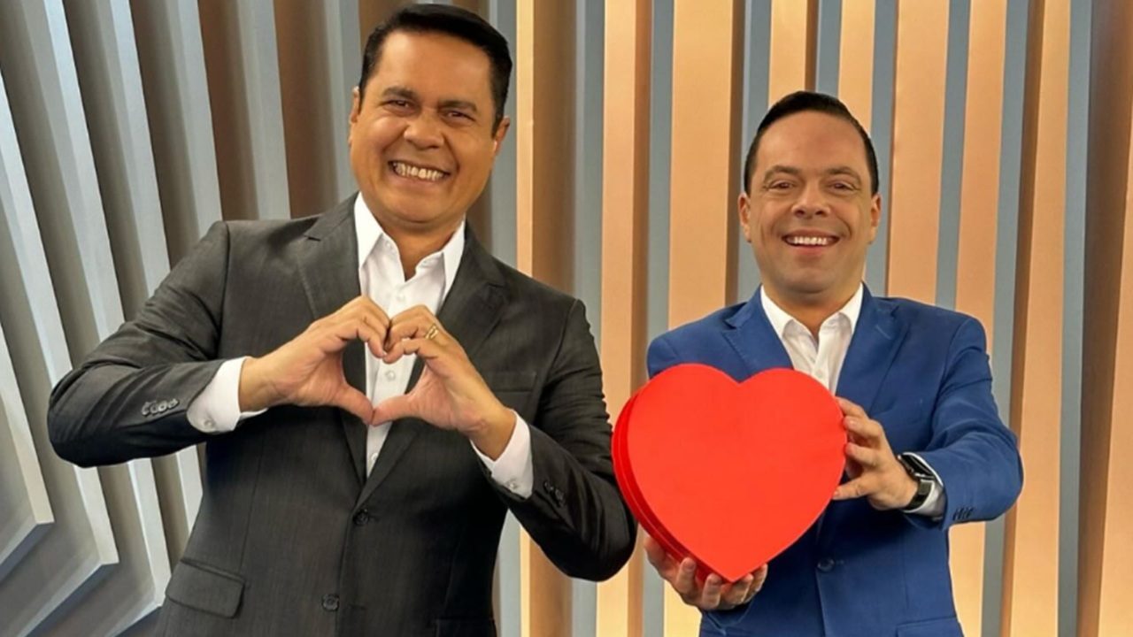 Foto de Willian Leite e Thiago Gardinali, apresentadores da Record