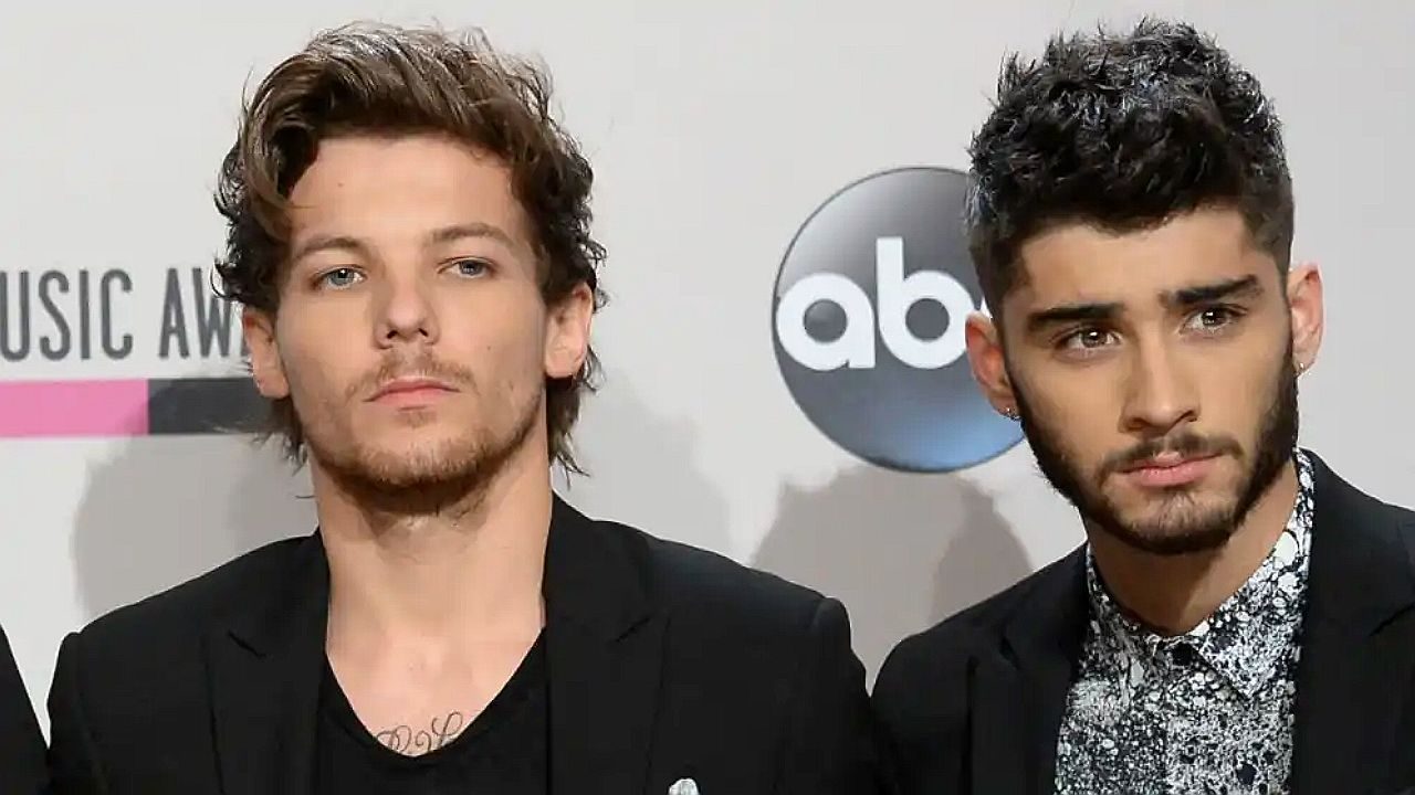 Louis Tomlinson e Zayn Malik posam juntos em evento com logo da ABC ao fundo