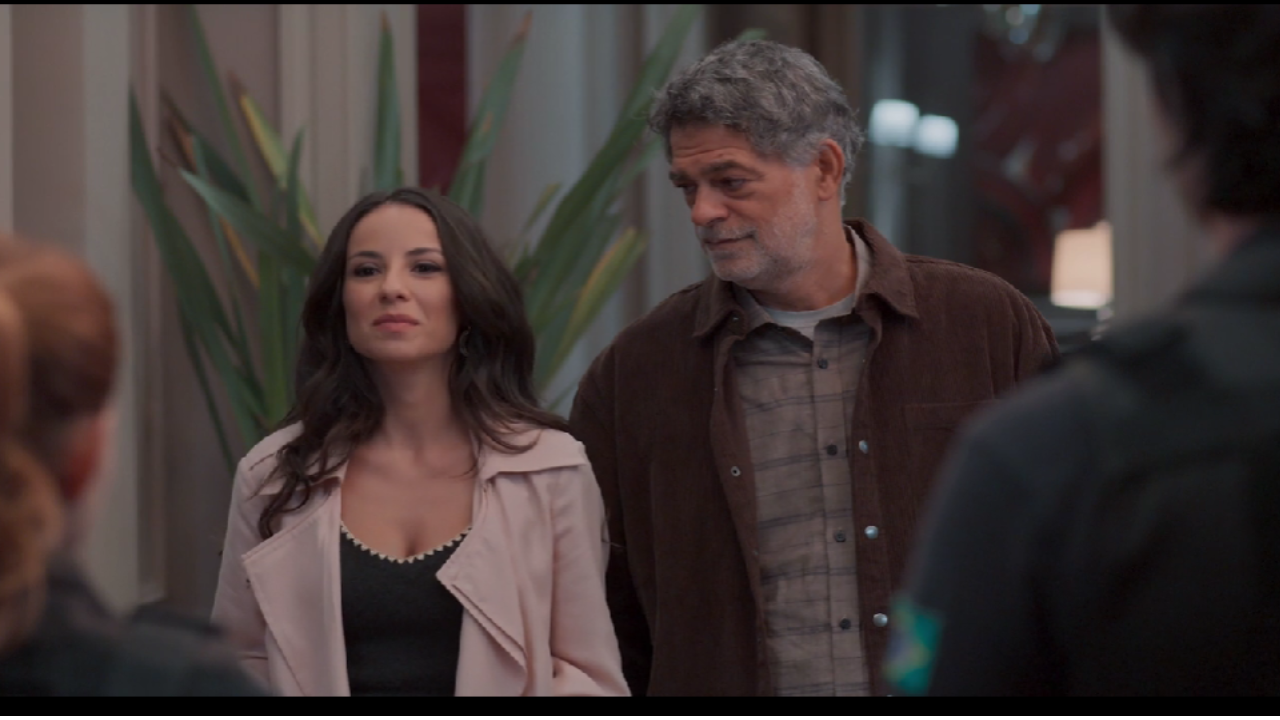 Zenilda se rende aos seus sentimentos em relação a Rogério em Três Graças