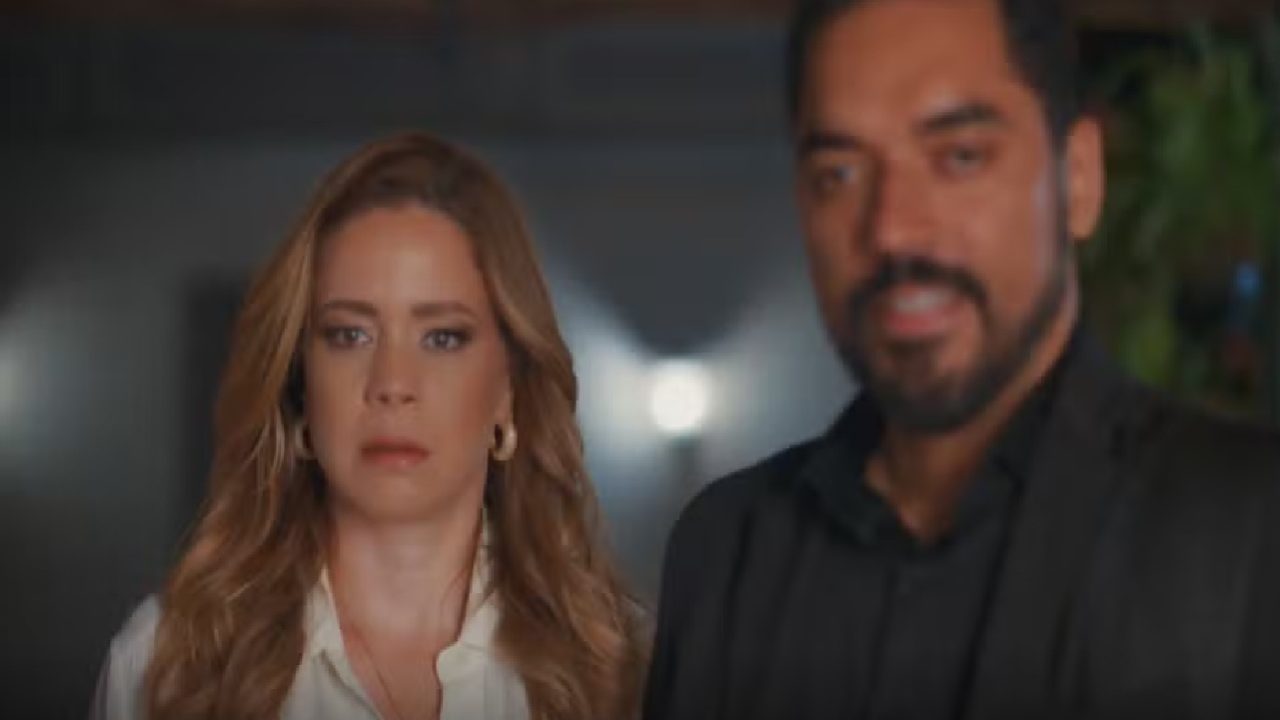 Zilá faz o maio barraco no restaurante após encontrar Janete e Alaorzinho em Coração Acelerado